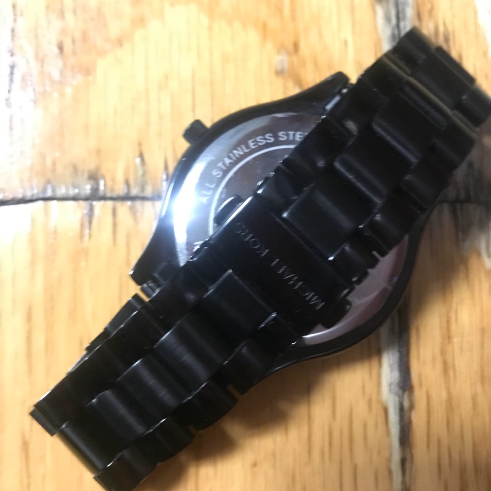 Authentic NEW!! Micheal Kors Watch - Picture 2 of 4